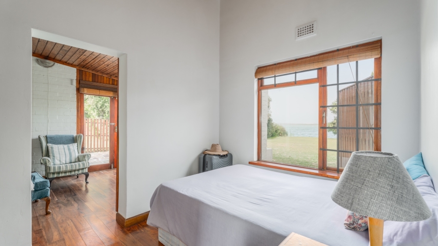 5 Bedroom Property for Sale in Zeekoevlei Western Cape